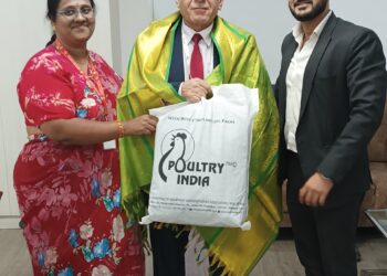 تكريم مجلة الدواجن في معرض الدواجن الهندي