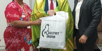 تكريم مجلة الدواجن في معرض الدواجن الهندي